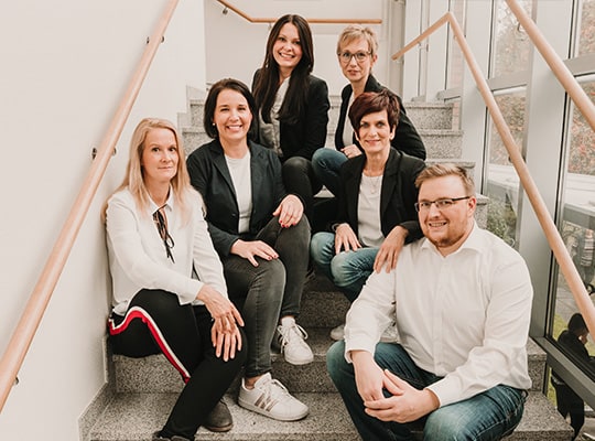 Mitarbeiter (von links nach rechts): Frau Klaus, Frau Ruhl, Frau Gompertz, Frau Gartmann, Frau Wohlers, Herr Angermann